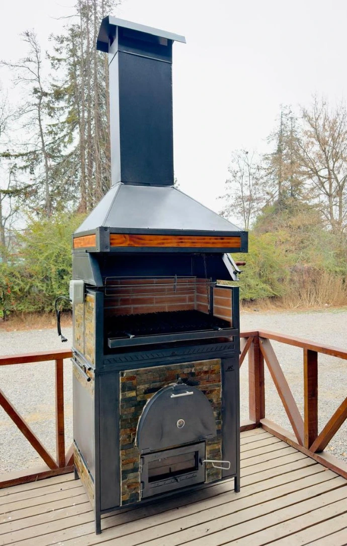 Quincho Mini Dúplex Metalcraft en terraza de madera